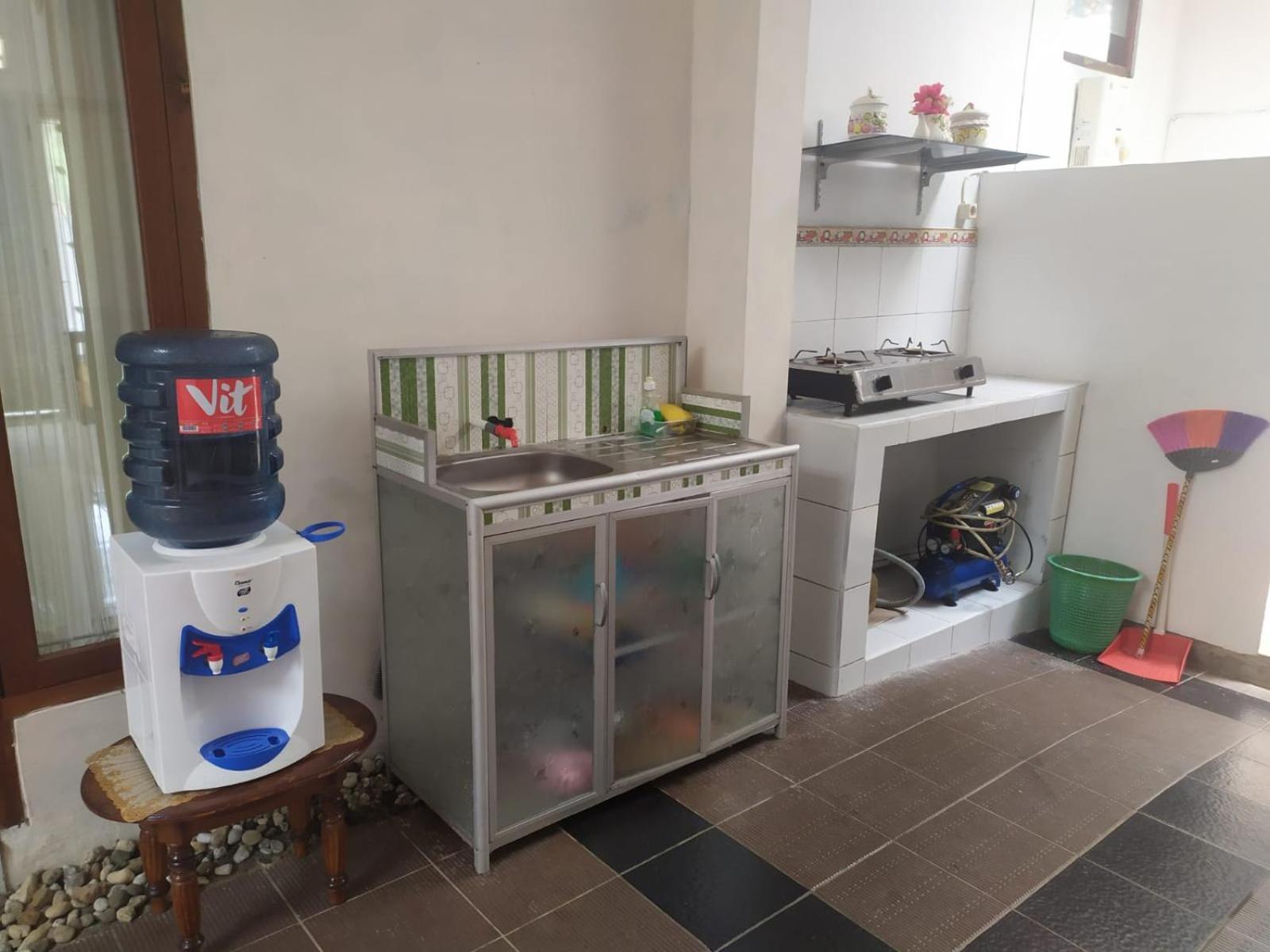 Endah Homestay Syariah Purwokerto Exterior foto